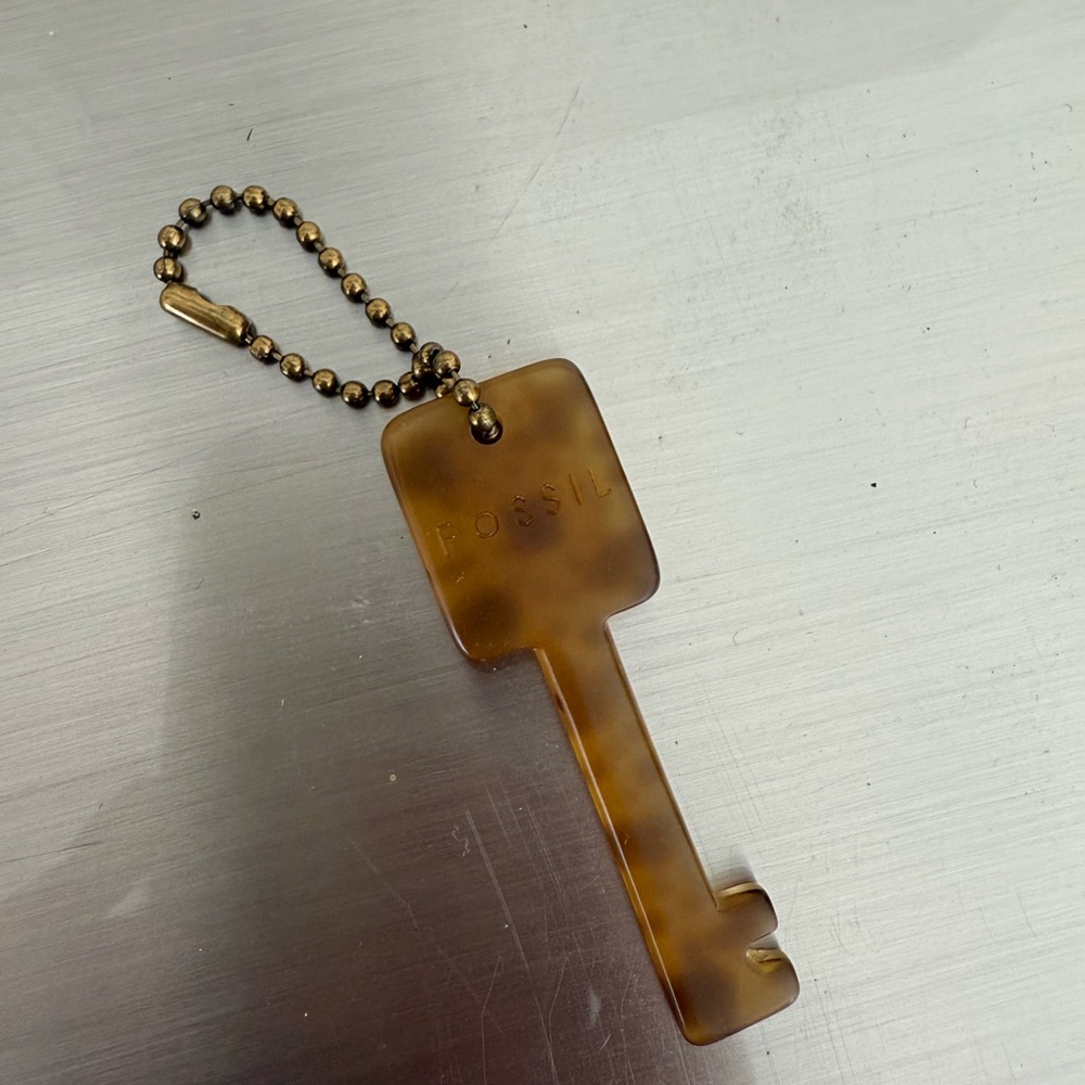 Fossil Brown Tortoise Keychain - Picture 2 of 2